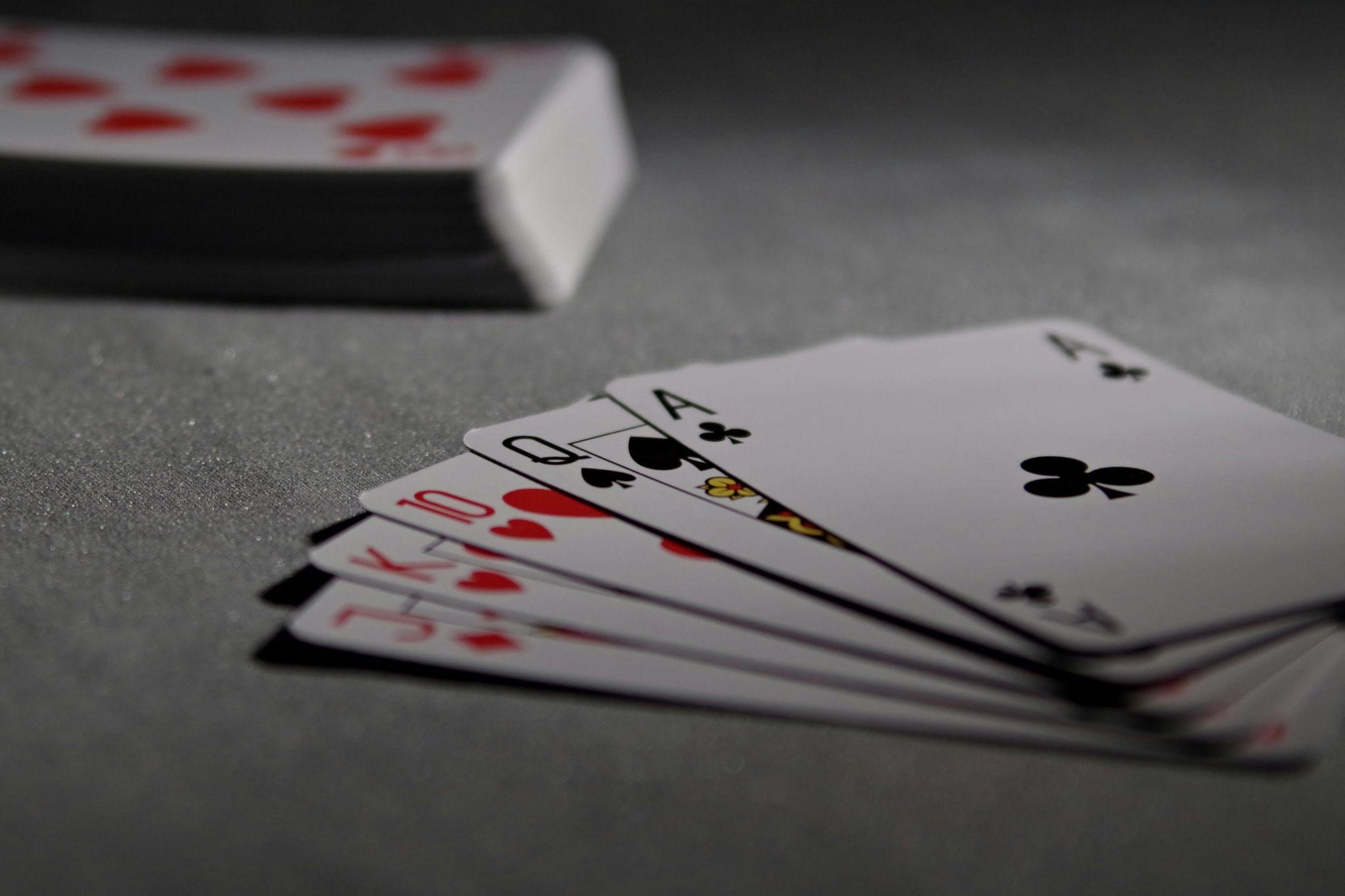 The Best Starting Hands for Multi-Way Pots in Online Poker